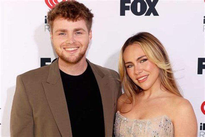 Alex Warren: Girlfriend, net worth, tattoos, smoking & body facts