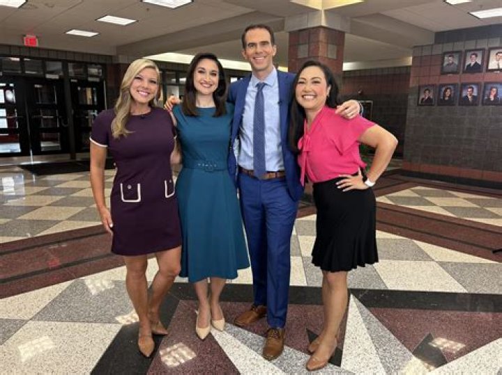 Amy Lutz Bio, Wiki, Age, Husband, Daughter, FOX 43, Salary, Net Worth