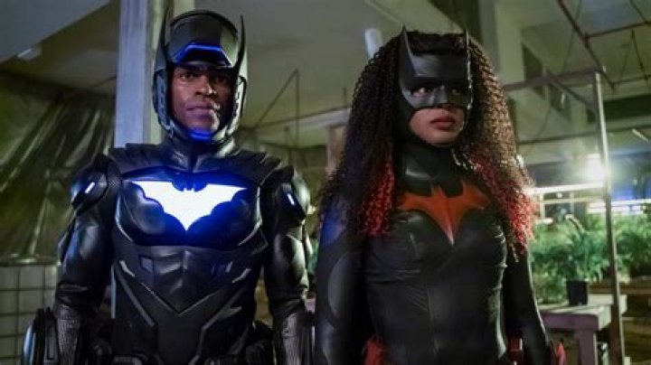 Batwoman: Camrus Johnson Birthday, Age, Wiki, Biography, Height, Wife, Nationality