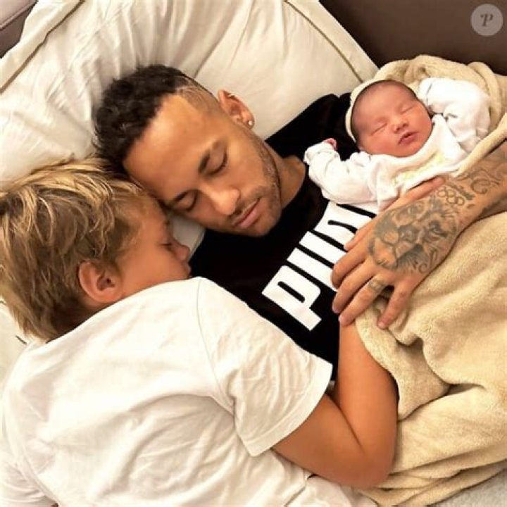 Carolina Dantas: Meet Neymar’s Ex-Girlfriend And Baby Mama