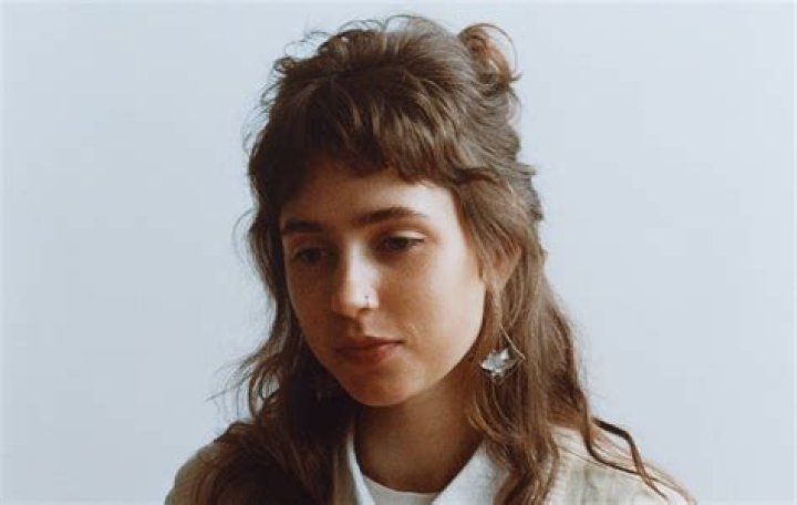 Clairo (Singer) Wiki, Bio, Age, Height, Weight, Boyfriend, Family, Career, Net Worth, Facts