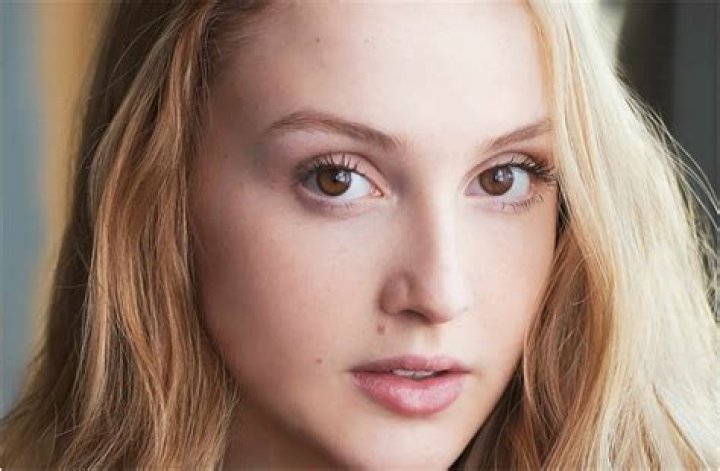 Ella Jonas Farlinger bio: age, height, boyfriend, birthday, wiki, net worth