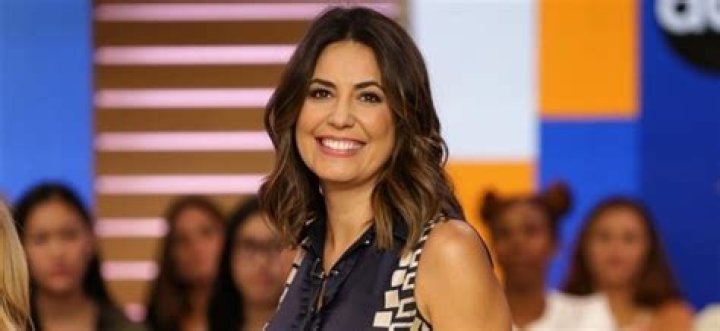 Ellen Leyva Wiki, Age, Bio, Husband, Parents, Salary, Net Worth, Measurements, Height, Instagram, Photos