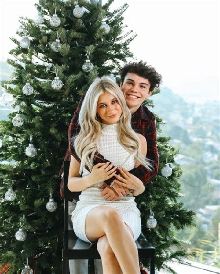 Elliana Walmsley Bio, Wiki, Age, Height, Brother, Boyfriend, Jentzen Ramirez, Dance Moms, and Net Worth