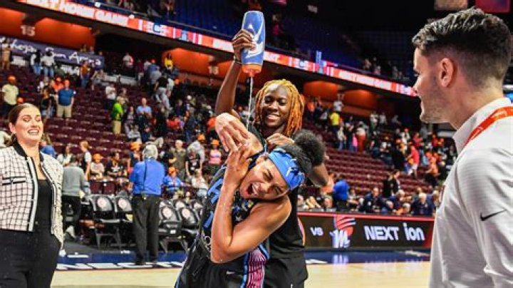 Haley Jones Parents Patrick And Monique Jones Were Both Basketball Players