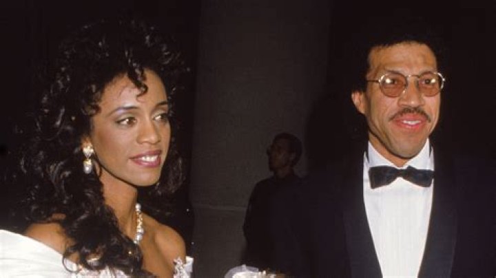 Is Brenda Harvey Richie related to Steve Harvey? How much did Lionel Richie pay his first wife?