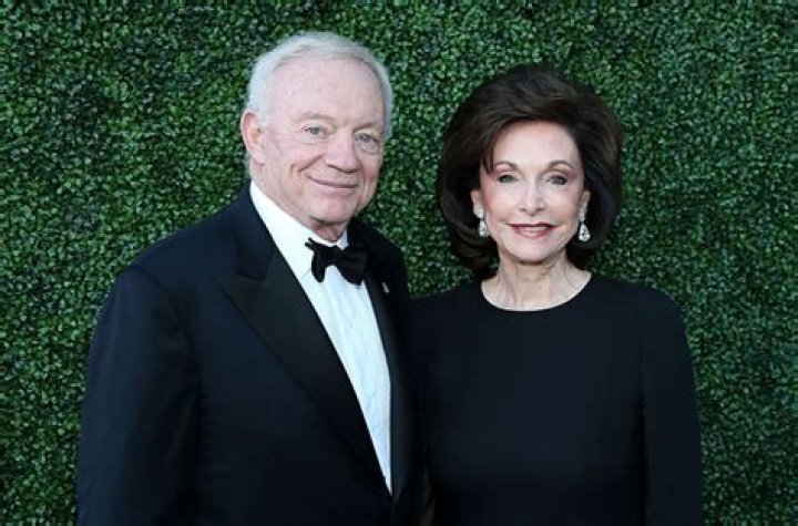 Jerry Jones’s Net Worth, Age, Height, Weight, Wife, Kids, Bio-Wiki