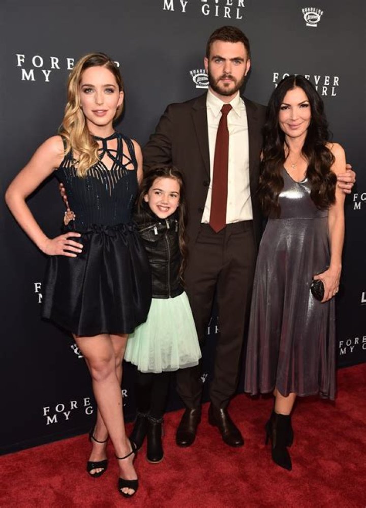 Jessica Rothe Bio, Wiki, Age, Height, Husband, Children, Movies, Blake, and Net Worth.