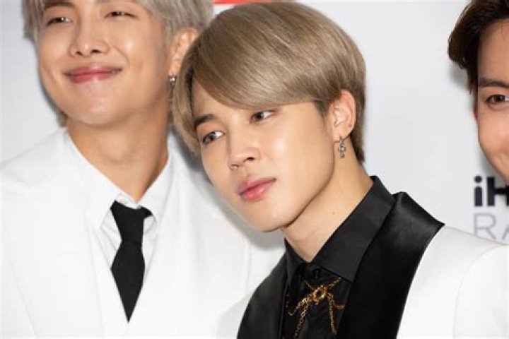 Jimin Bio, Wiki, Age, Height, Girlfriend, Wife, Family, BTS, and Net Worth