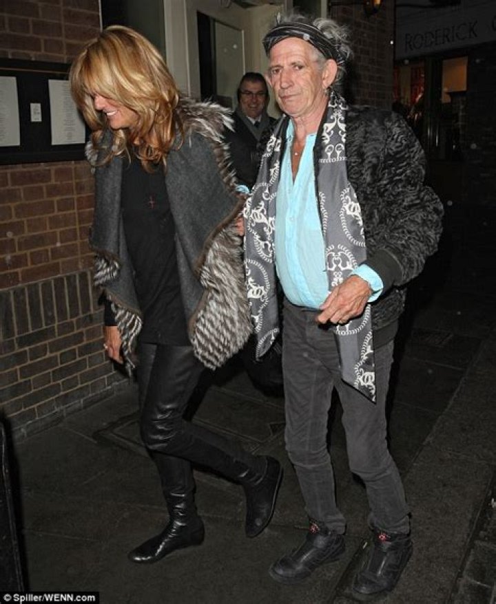 Keith Olbermann: Wife, net worth, tattoos, smoking & body facts