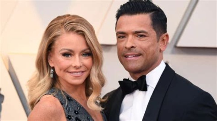 Kelly Ripa – Bio, Facts, Wiki, Net Worth, Age, Height, Family, Husband, Kids, Tarek Fahmy, Lola Boyfriend, Prom Date, All My Children, Live!, Tattoo