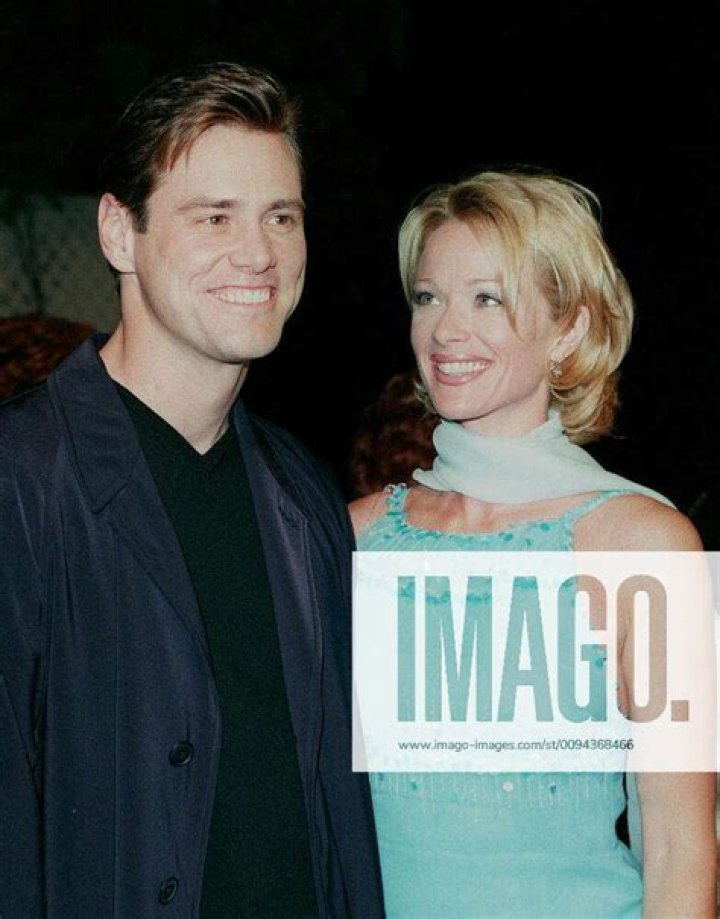 Lauren Holly: Husband, net worth, tattoos, smoking & body measurements