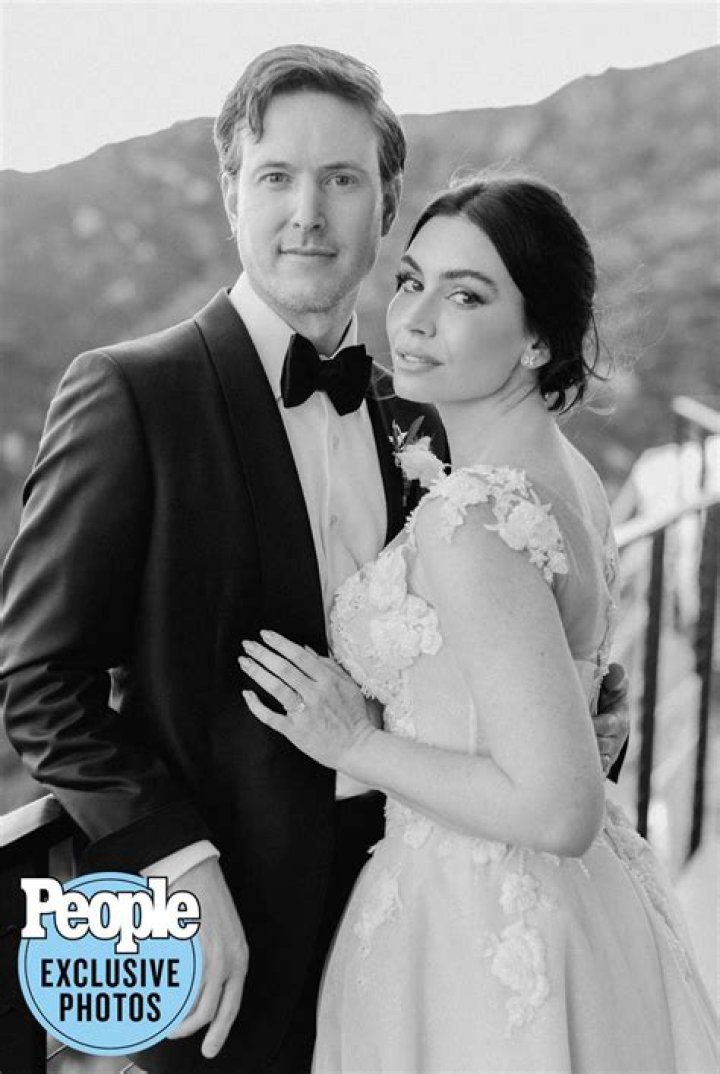 Lili Simmons husband: Is Lili Simmons married?