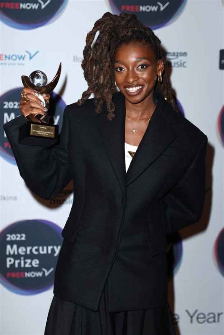 Little Simz Bio, Wiki, Age, Height, Family, Dating, MOvies, Songs, Awards and Net Worth.