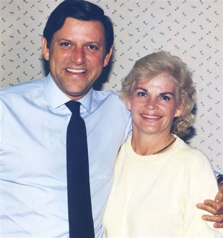 Lyle Waggoner’s net worth, fact, career, awards, biography & life story