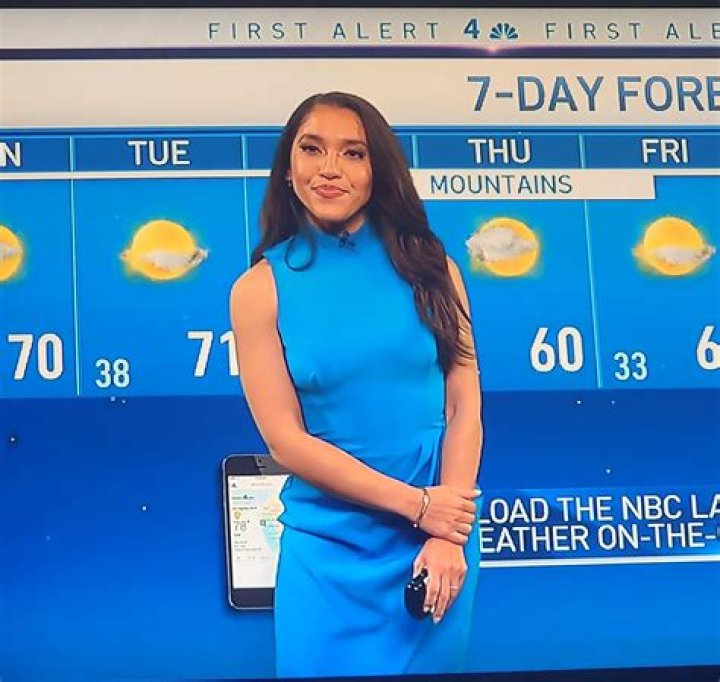 Stephanie Olmo Wikipedia, Husband, Fox 10, Nationality, Age, Bikini, Salary