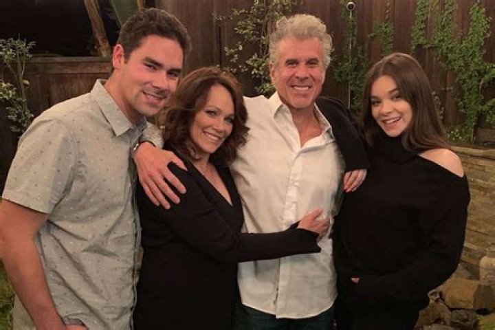 Who Are Hailee Steinfeld parents-Mom Cheri & Dad Peter Steinfeld? Their Family Details