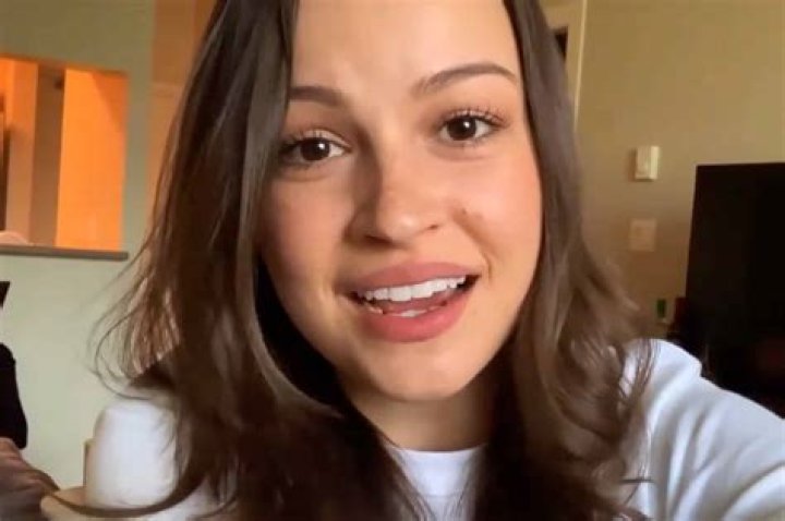 Who is actress Kayla Wallace? Age, Height, Husband, Family