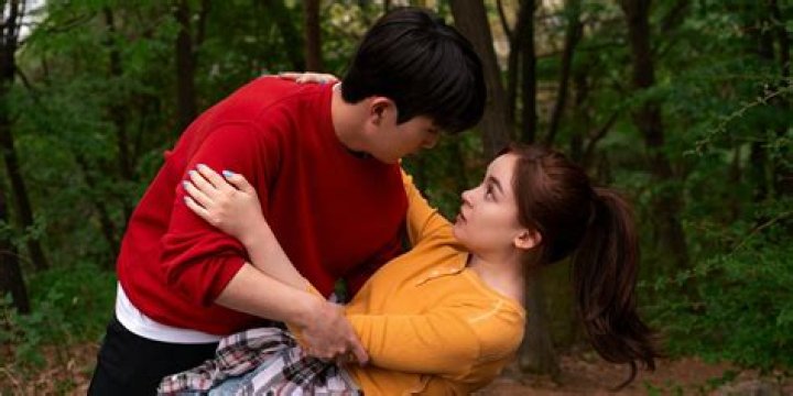 XO Kitty Anna Cathcart Boyfriend In 2023: Dating History